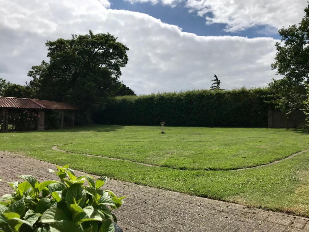 Charming Hen Cottage Countryside Retreat Lincoln Newball Exterior photo