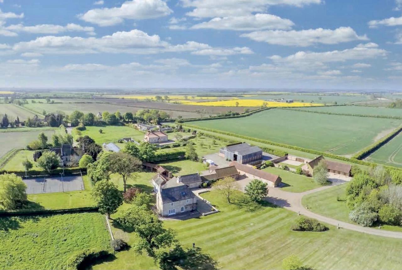 Charming Hen Cottage Countryside Retreat Lincoln Newball Exterior photo