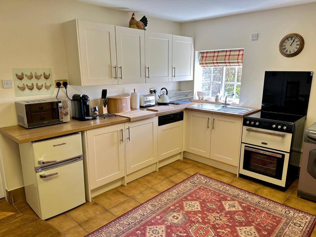 Charming Hen Cottage Countryside Retreat Lincoln Newball Exterior photo