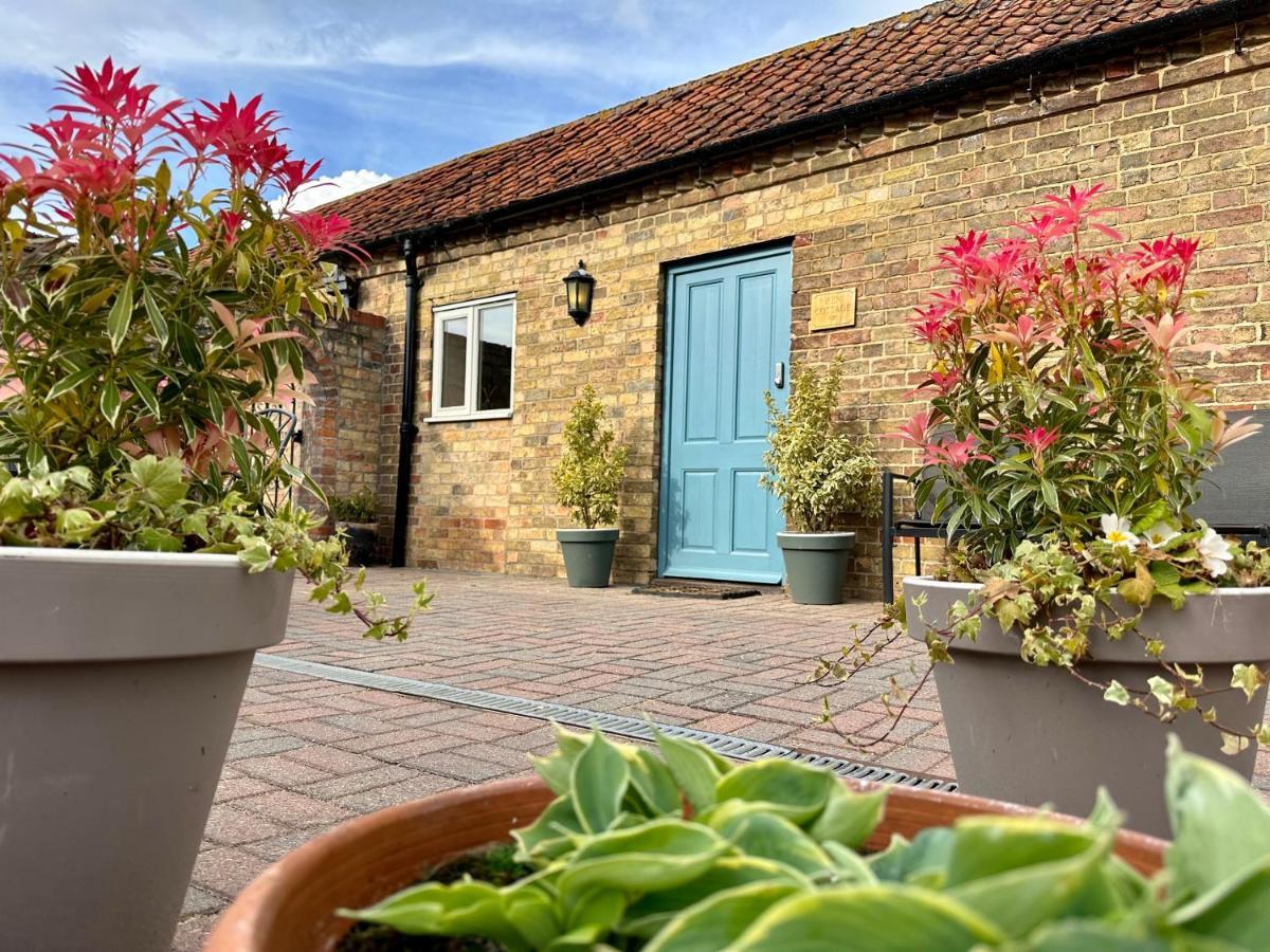 Charming Hen Cottage Countryside Retreat Lincoln Newball Exterior photo