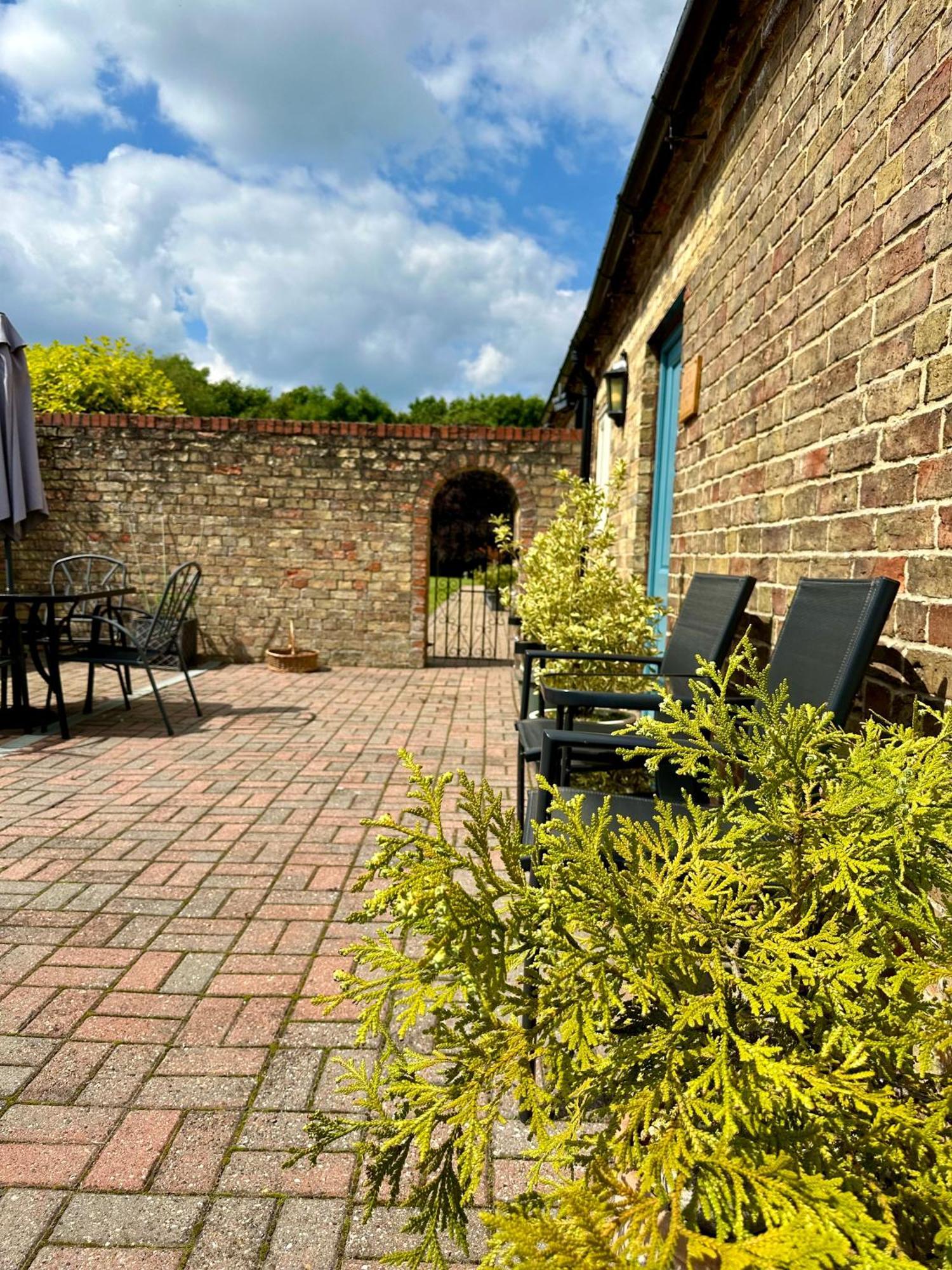 Charming Hen Cottage Countryside Retreat Lincoln Newball Exterior photo
