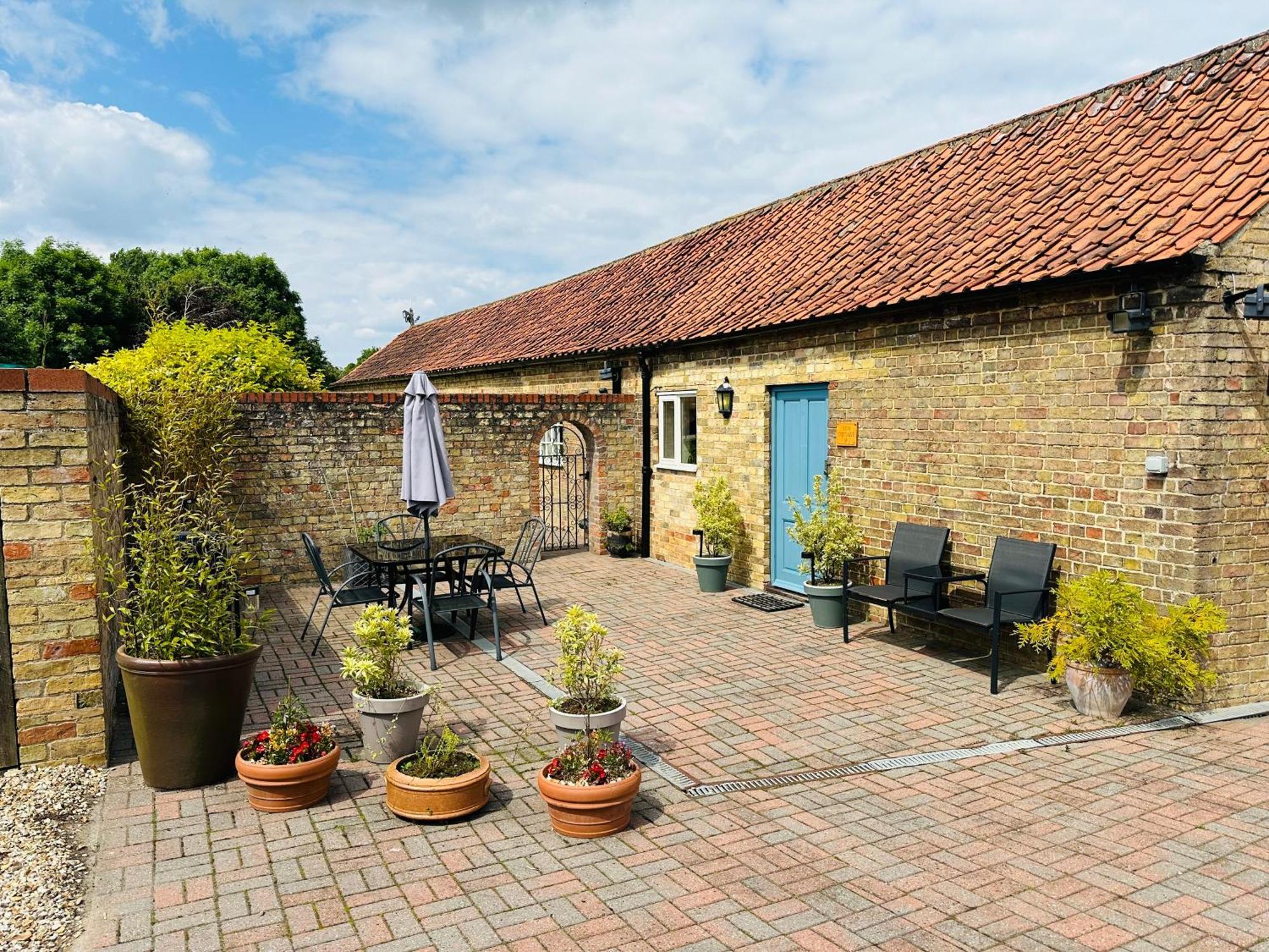 Charming Hen Cottage Countryside Retreat Lincoln Newball Exterior photo