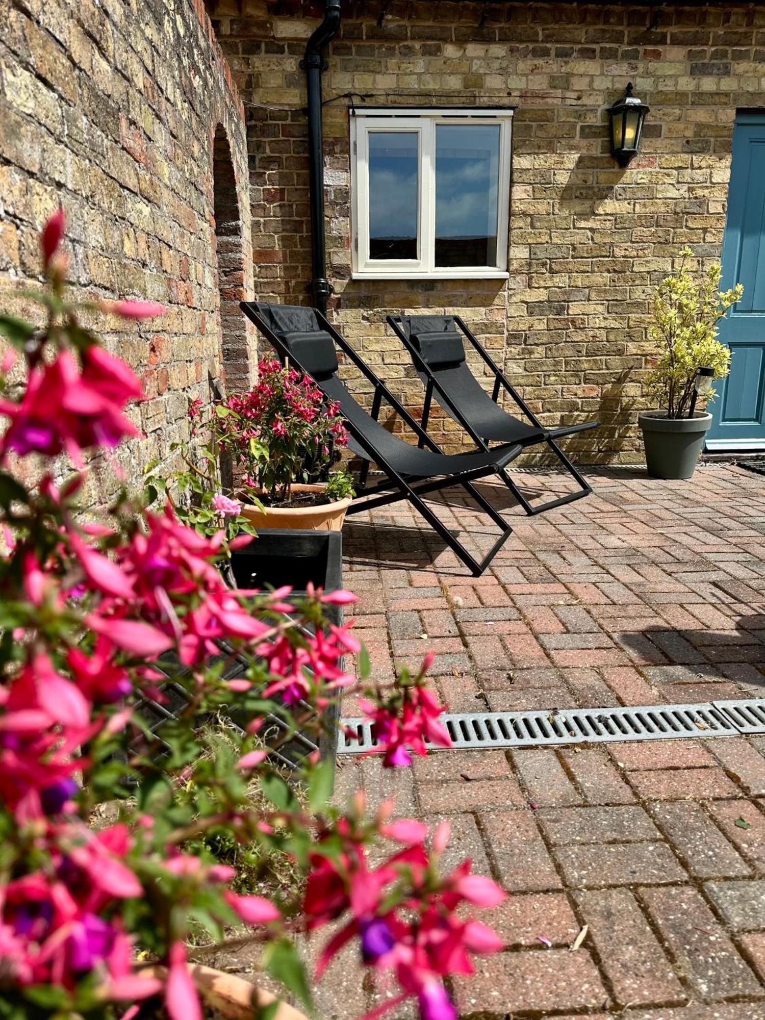Charming Hen Cottage Countryside Retreat Lincoln Newball Exterior photo